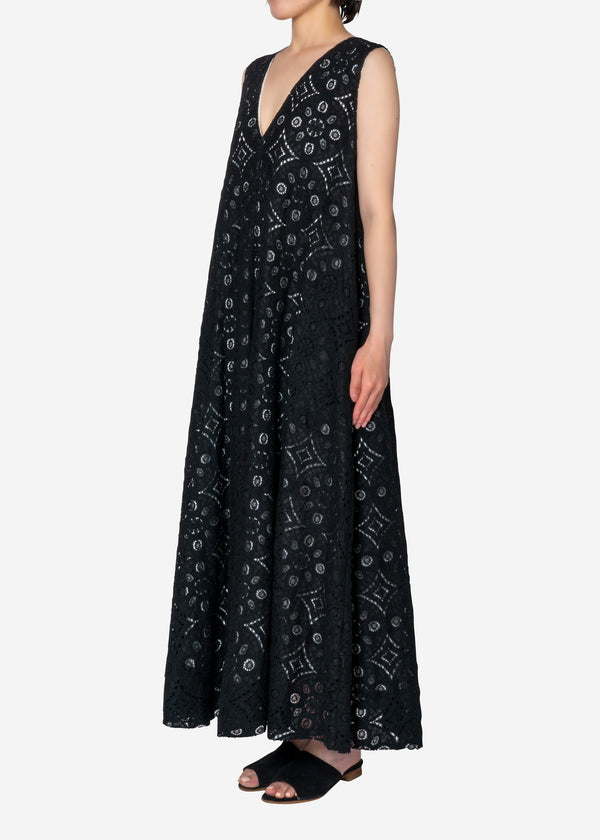 Scallop Lace Dress in Black