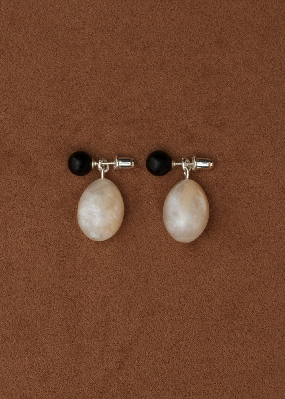 【Pre-order】The Moon's Radiance Pearl Onyx Earrings 詳細画像 BLACK 2