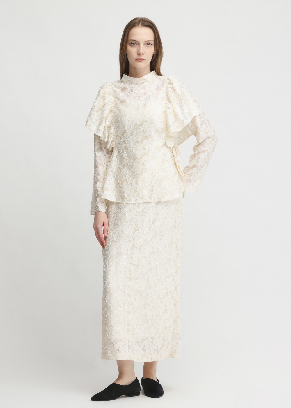 Shiny Flower Jacquard Frill Blouse 詳細画像 IVORY 1