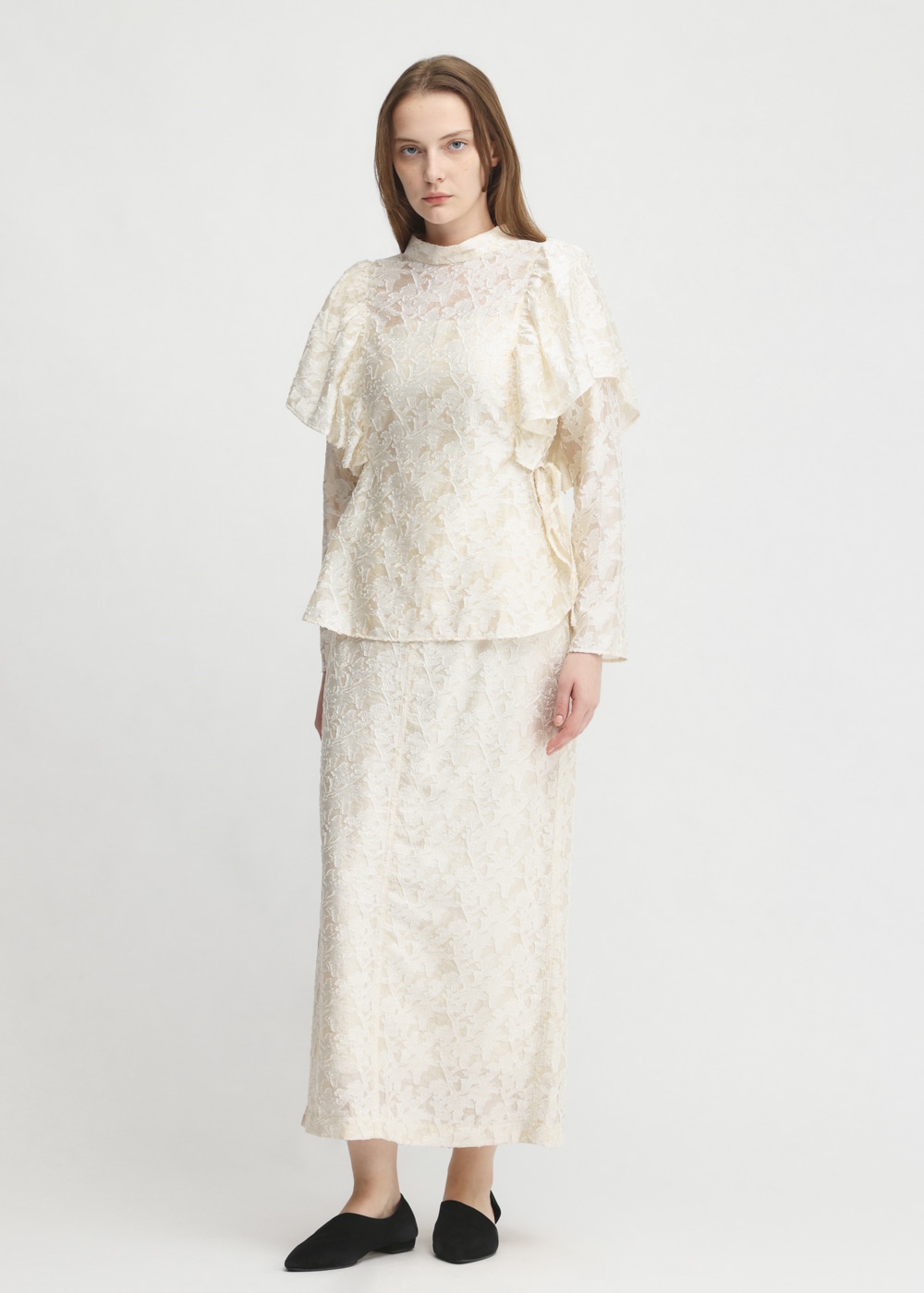 Shiny Flower Jacquard Frill Blouse 詳細画像 IVORY 2