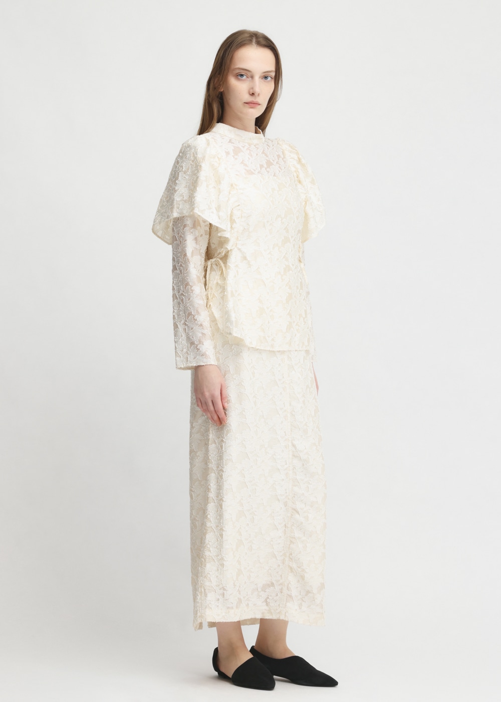 Shiny Flower Jacquard Frill Blouse 詳細画像 IVORY 3