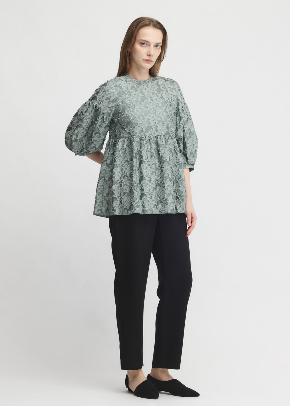 Shiny Flower Jacquard Puff Blouse 詳細画像 OLIVE 2