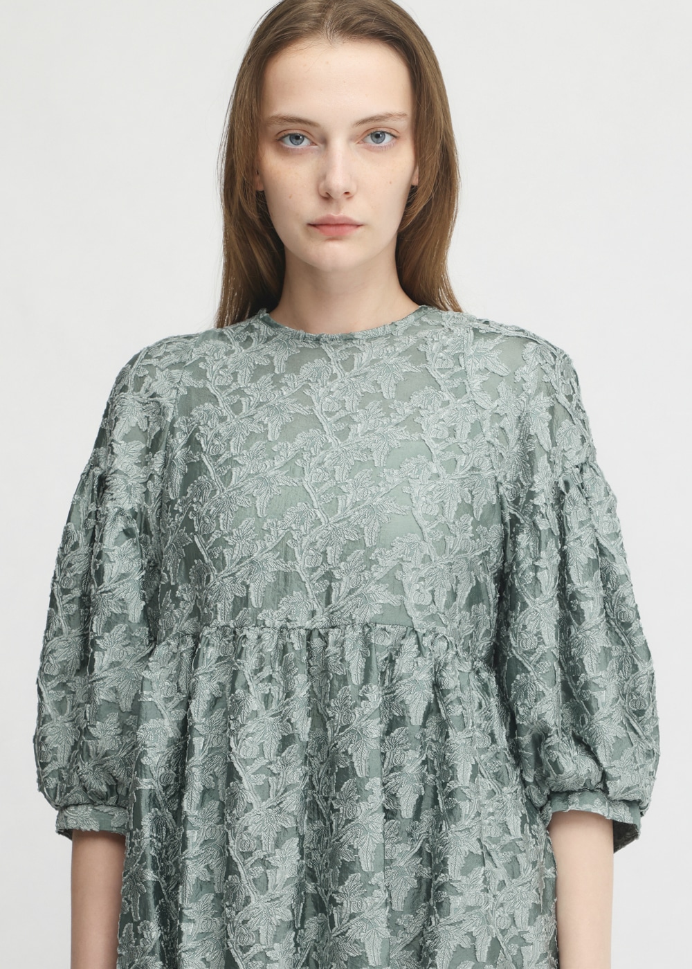 Shiny Flower Jacquard Puff Blouse 詳細画像 OLIVE 4